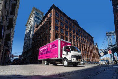 piece-of-cake-moving-and-storage-pink-truck-5-400×267-1