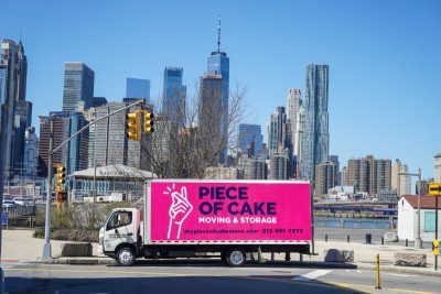 piece-of-cake-moving-and-storage-pink-truck-6-400×267-1